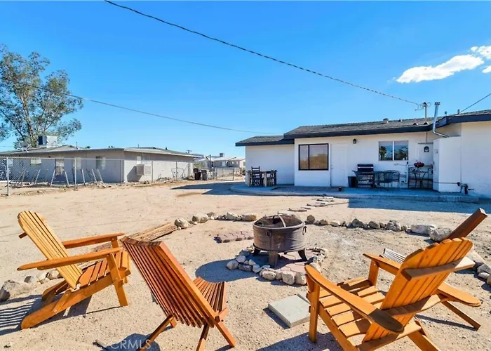 Cozy Fresh Desert Hideaway, 5 Mins To Joshua Tree