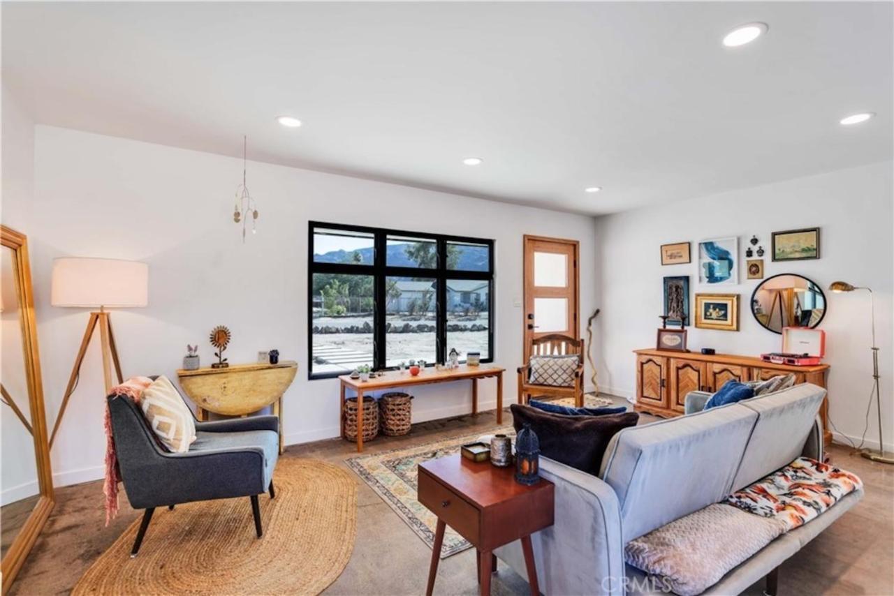Cozy Fresh Desert Hideaway, 5 Mins To Joshua Tree *