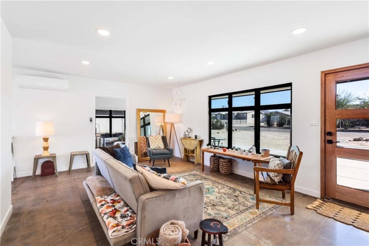 Cozy Fresh Desert Hideaway, 5 Mins To Joshua Tree *